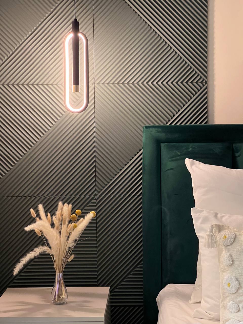 Детали интерьера с современными светильниками